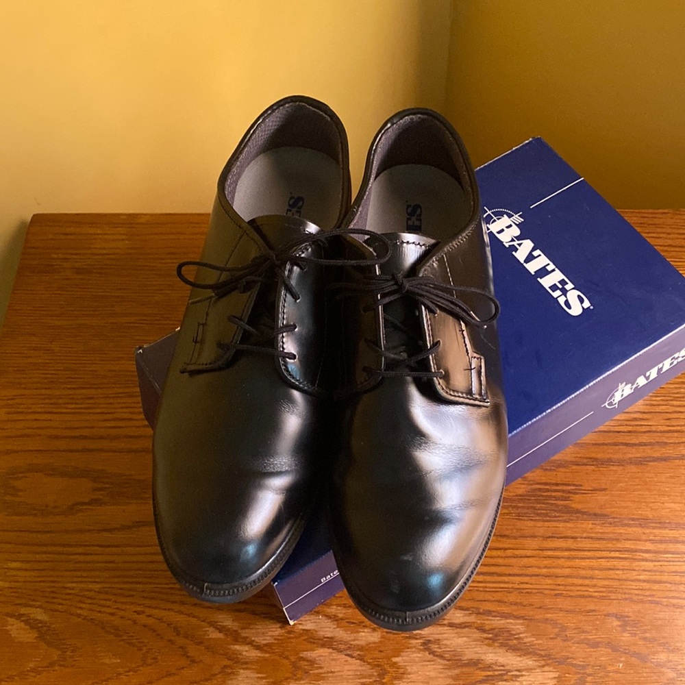 Nearly new Bates black leather DuraShocks oil resisting uniform dress oxford.